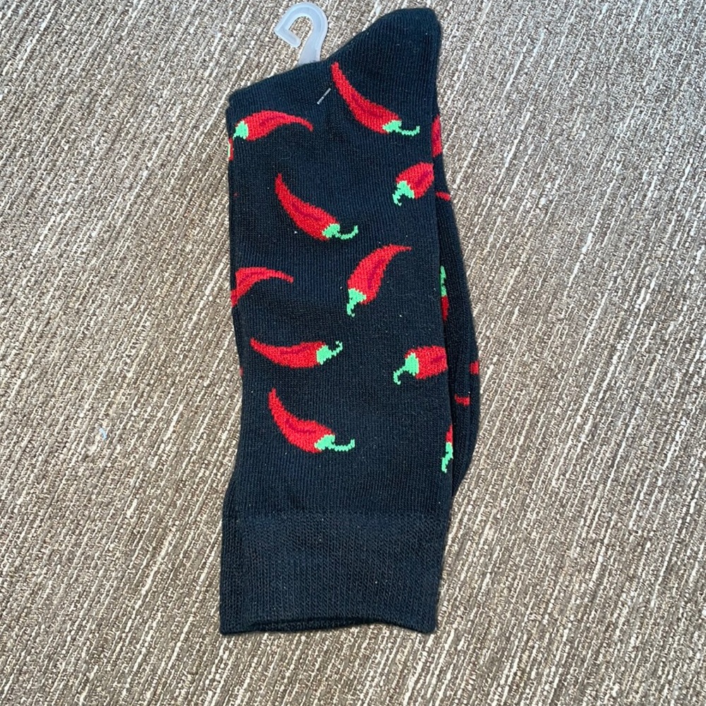 BNWIT chili 🌶 pepper socks 6-12 Men’s